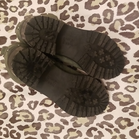 Green suede moto booties with zippers - Picture 5 of 9